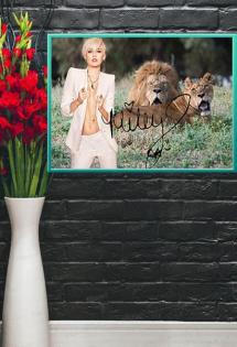 MILEY CYRUS mit 2 Löwen. Blickfang! 60x45 cm. Starsouvenir. Super Deko. Geschenk