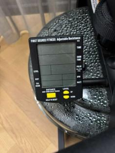 Neuwertiges Rudergerät von First Degree Fitness