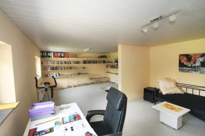 Resthof auch als 2 WE nutzbar an der B 202 westlich von Rendsburg  