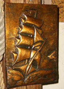 Kupfer relief bild segelschiff