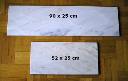 Fünf weiße Carrara-Marmorplatten