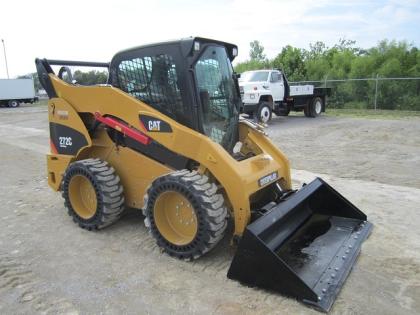 2011 CATERPILLAR 272C Kompaktlader 