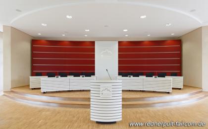 Repräsentatives Rednerpult faircom parlamen mit strukturierter Frontplatte, Lamp
