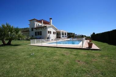 Preisreduziert: gepflegte Villa mit fantastischem Meerblick  in Estepona