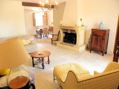 Dorfhaus mit großem Garten