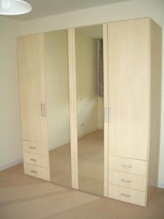 Kleiderschrank ( hell / neuwertig )