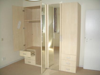 Kleiderschrank ( hell / neuwertig )