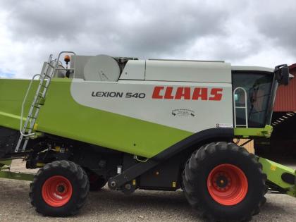 Claas LEXION 5=4=0S 9M VARIO Mähdrescher Preis: 9000 €