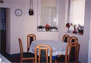 Schönes Mehrfamilienhaus mit Garten und überdachte Pool in Ungarn, nähe Plattens