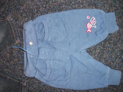 Jeanshose und Jogginghose in 62