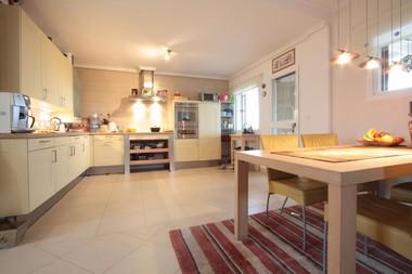 Preisreduziert: gepflegte Villa mit fantastischem Meerblick  in Estepona