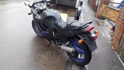 Motorrad SUZUKI (J) 600cm² Top zustand