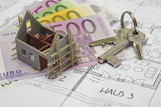 Immobilienexperte berät beim Hauskauf