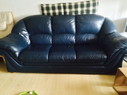 Wohnwand +Couchtisch und ein 3 sitzer Ledersofa 