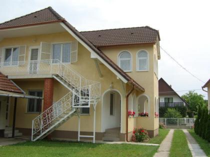 2 Appartements / 2 x 5-9 Pers./  Urlaub am Plattensee in Balatonboglár in Ungarn