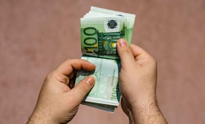 Ich bin verfügbar, um Sie zu befriedigen E alle Momente Ihre geldkreditbedürfnis