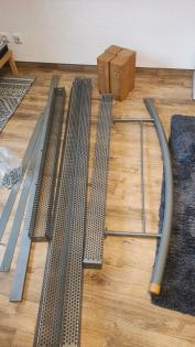 Ich biete Metallbett Farbe Grau 140 x 200 cm