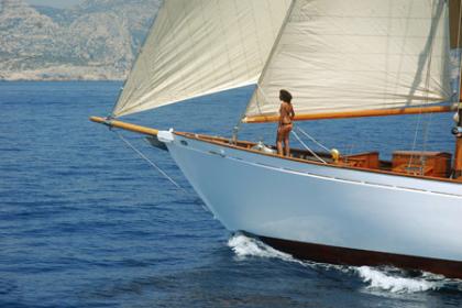 Luxuriöse Klassik & Vintage Segelyachten mit Crew chartern Mittelmeer Karibik 