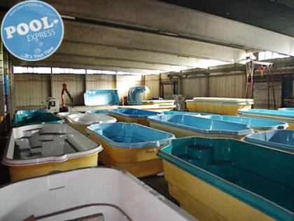 GFK Schwimmbecken Pool Lichtblau 4,80 m x 2,50 m x 1,20 m Vollisoliert Neuware!
