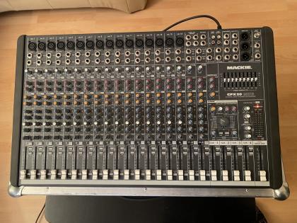 Lautsprecherboxen und Mix Mackie