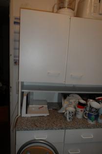 Biete weiße Küchenschränke zum Verkauf an 