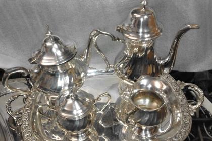 Kaffee-teekanne zucker-sahnekännchen  E.P.N.S gepunzt  silber ?? versilbert