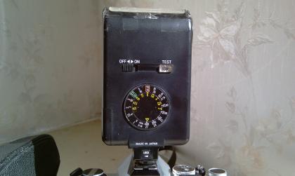 Spiegelreflexfotokamera HANIMEX 35SL mit Aufsteckblitz BX550 