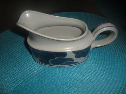 V & B Blue Cloude    Sauciere  