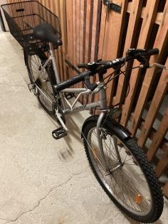Damenfahrrad MTB Fischer, Räder 26 Zoll, Rahmenhöhe 49½ cm, 18 Gänge, Beleuchtun