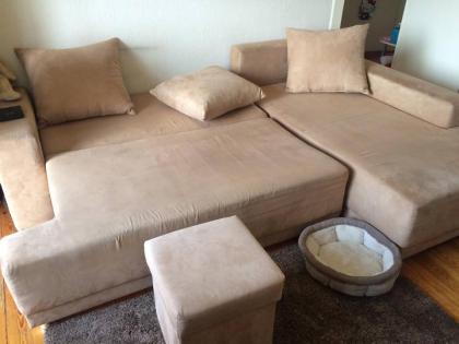 Wunderschöne gut erhaltene Couch mit Bettkasten