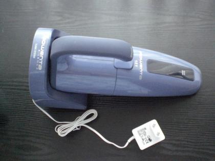 Handstaubstauger von Rowenta mit zusätzlichen Aufsätzen und Bedienungsanleitung