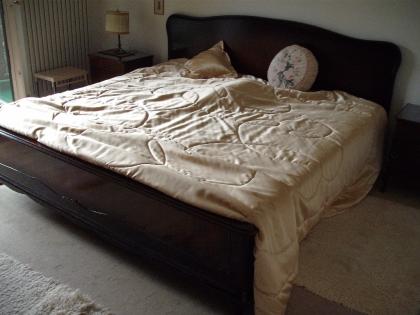 Bett im englischen Stil