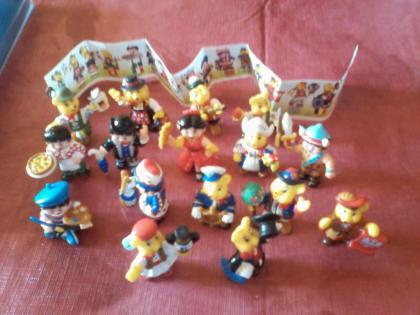 Habe Ü Eier Figuren ohne Ende. Wer hat Interesse?