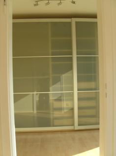 Neuwertiger großer Kleiderschrank 