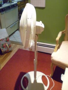 LASKO 16? WHITE OSCILLATING STAND FAN #2520 3-SPEED LIGHTLY USED LIGHTWEIGHT