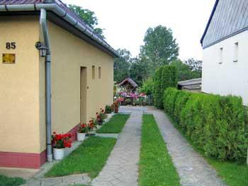 Schönes Mehrfamilienhaus mit Garten und überdachte Pool in Ungarn, nähe Plattens