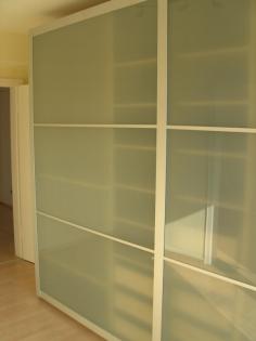 Neuwertiger großer Kleiderschrank 