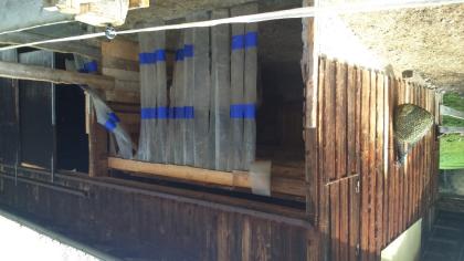 Offenställe für 3-4 Pferde an Selbstversorger zu vermieten.