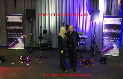 FIRST CLASS BAND BREMEN Moderne Partymusik Live