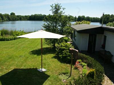 Ferienhaus am Schweriner See in exklusiver Lage an Privatstrand mit Boot, Steg, 