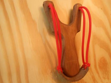 Zwille Schleuder Fletsche Katapult neu stark weit sportlich deutsch