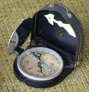 Original-Bézard Kompass mit Lederetui