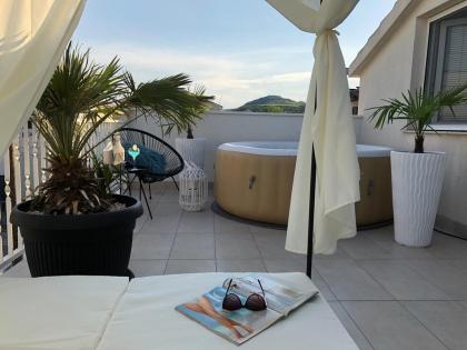 Villa Dalmatia mit Pool,Grill,Whierpool, 8 Personen.