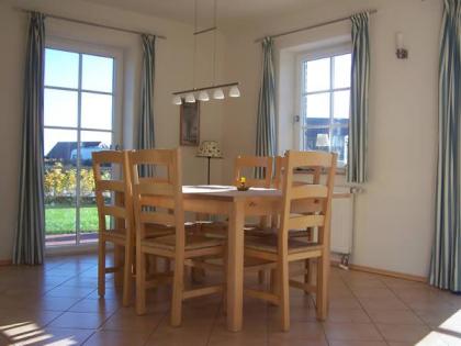 Strandnahes Ostsee-Ferienhaus Strandrose mit Sauna und großer Süd-Terrasse
