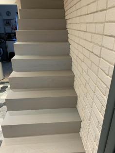 GERADE EICHENTREPPEN GEBEIZT TREPPEN STUFEN ASCHGRAU WANGO BUCHE WEIß