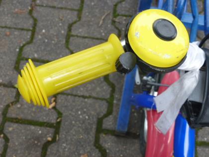 (159) 10 Zoll LAUFRAD (mit Pedalen und Stützrädern) und Rücktrittsbremse 