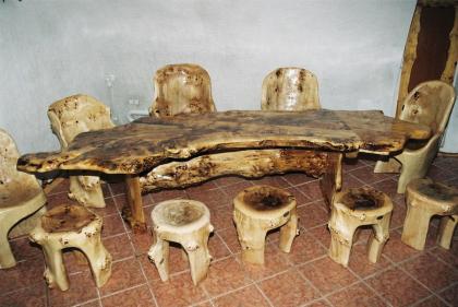 Rustikale Massivholz Tische und Bänke!