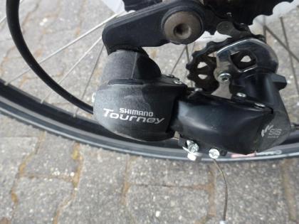 (83) 27 Gang 28 Zoll Gabel u Sattel gefedert mit Nabendynamo