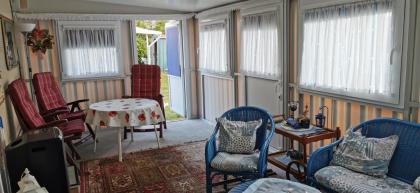 Campingplatz, 2 Tabbert Wohnwagen, Doppelstellplatz m. festen Anbau