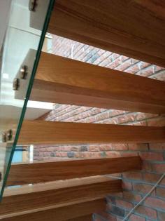 FREITRAGENDE SCHWIMMENDE HOLZTREPPEN EICHENHOLZ ESCHENHOLZ BUCHENHOLZ 100x28x12